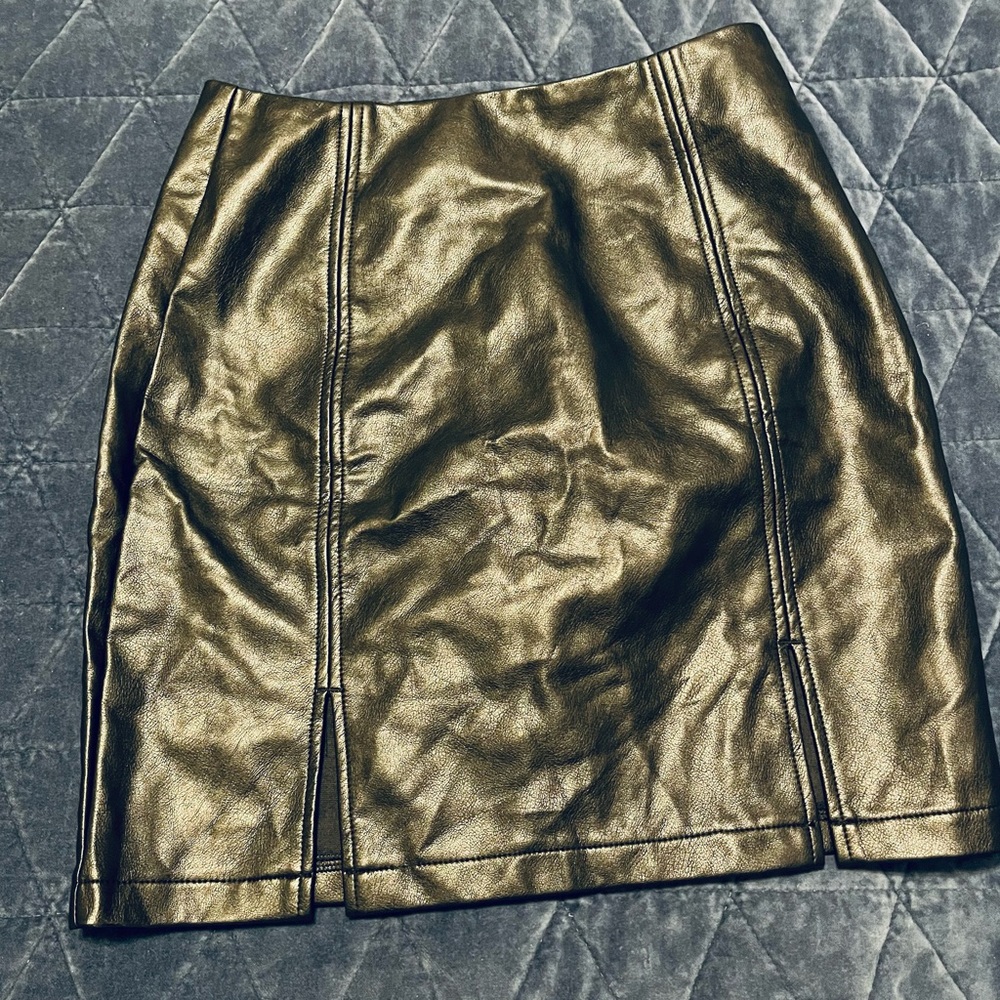 High wasted faux leather black skirt